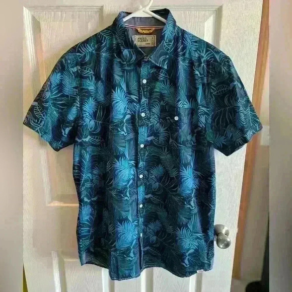 Free Planet Other - Men’s Free Planet Hawaiian print button up